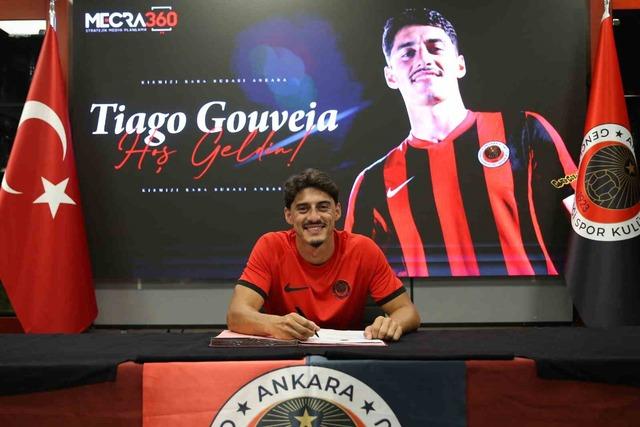 Tiago Gouveia transferi